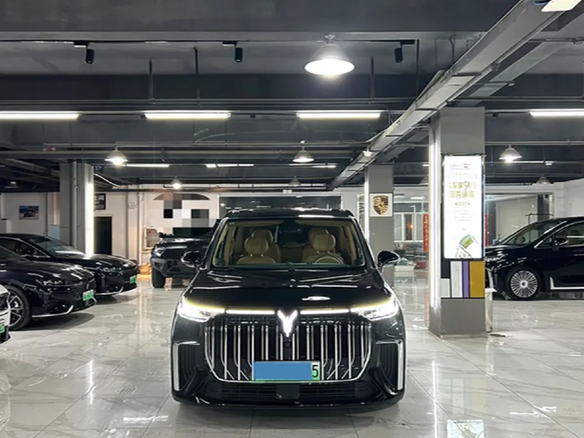 2024 Voyah Dream 1.5T 150HP L4 PHEV 43KWH,autocango,china used car exporter,china ev exporter,chinese used car exporter,chinese used ev exporter