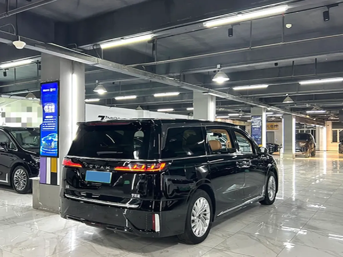 2024 Voyah Dream 1.5T 150HP L4 PHEV 43KWH,autocango,china used car exporter,china ev exporter,chinese used car exporter,chinese used ev exporter