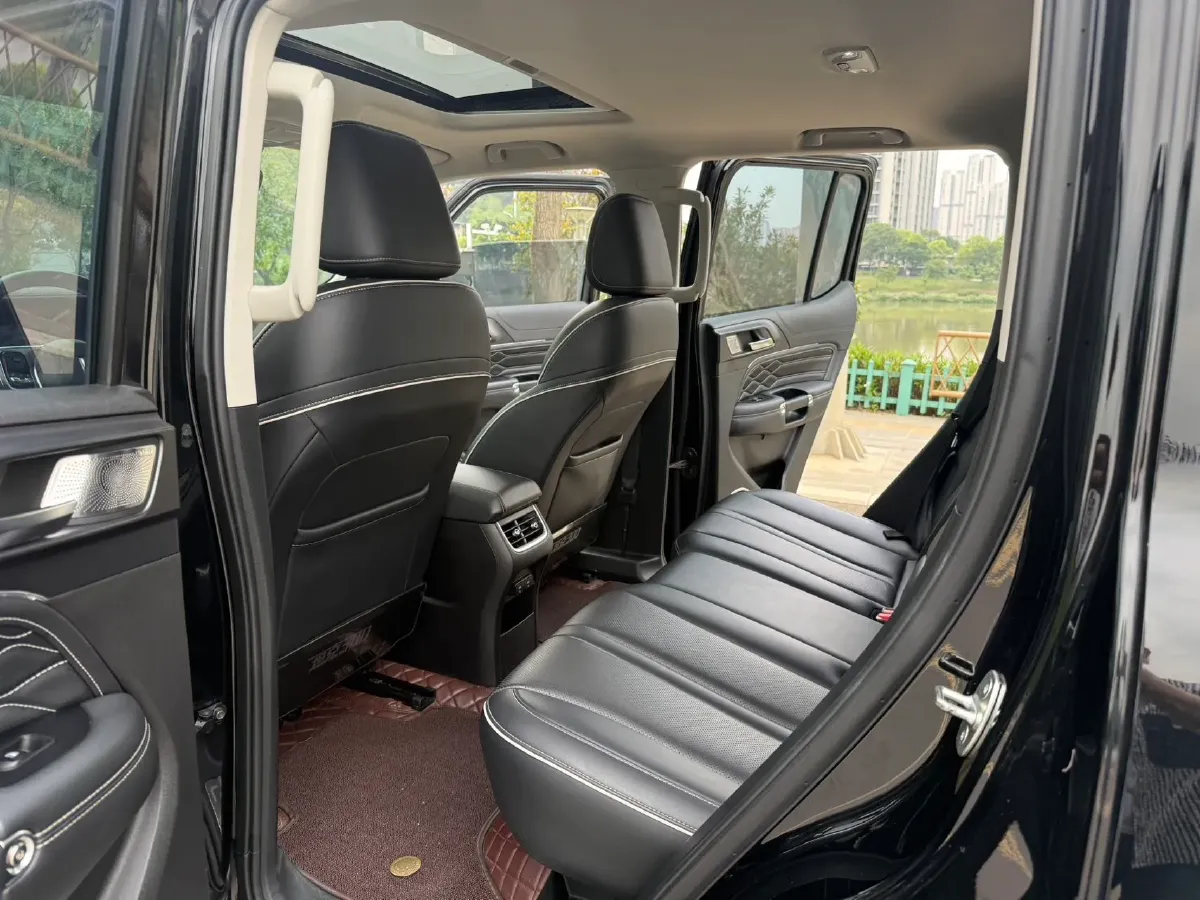 2021 Tank 300 2.0T 227HP L4 8AT,autocango,china used car exporter,china ev exporter,chinese used car exporter,chinese used ev exporter