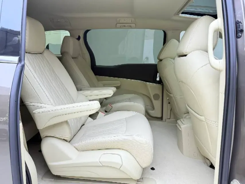 2023 Buick GL8 2.0T 237HP L4 9AT,autocango,china used car exporter,china ev exporter,chinese used car exporter,chinese used ev exporter