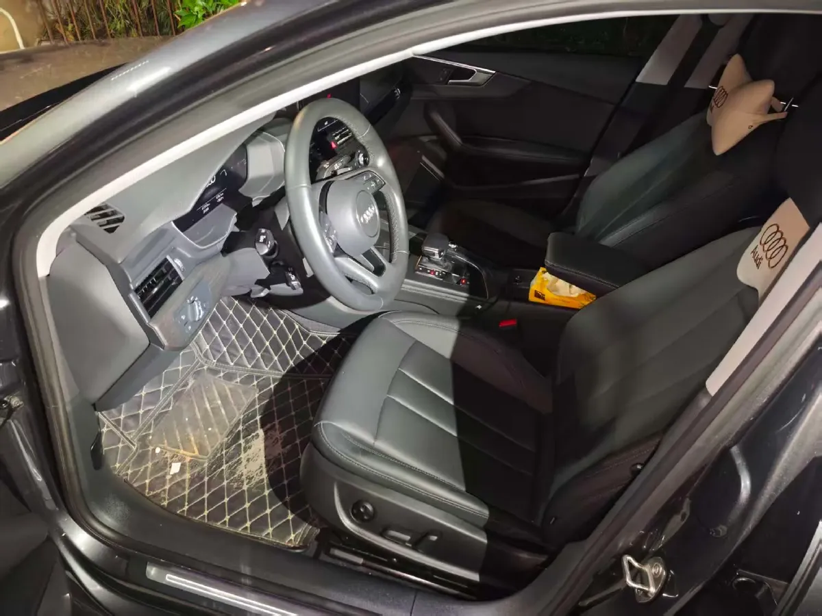 2022 Audi A4L 2.0T 190HP L4 7DCT,autocango,china used car exporter,china ev exporter,chinese used car exporter,chinese used ev exporter