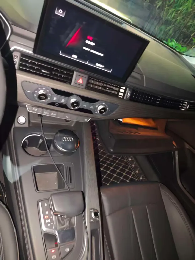 2022 Audi A4L 2.0T 190HP L4 7DCT,autocango,china used car exporter,china ev exporter,chinese used car exporter,chinese used ev exporter