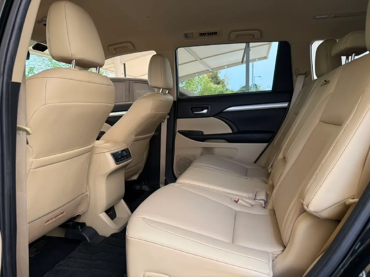 2021 Toyota Highlander 2.0T 220HP L4 6AT,autocango,china used car exporter,china ev exporter,chinese used car exporter,chinese used ev exporter