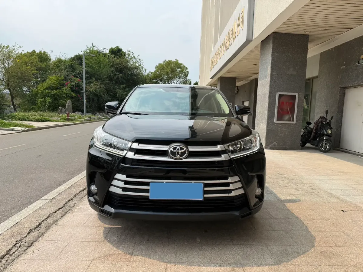 2021 Toyota Highlander 2.0T 220HP L4 6AT,autocango,china used car exporter,china ev exporter,chinese used car exporter,chinese used ev exporter