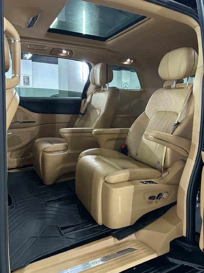 2024 Voyah Dream 1.5T 150HP L4 PHEV 43KWH,autocango,china used car exporter,china ev exporter,chinese used car exporter,chinese used ev exporter