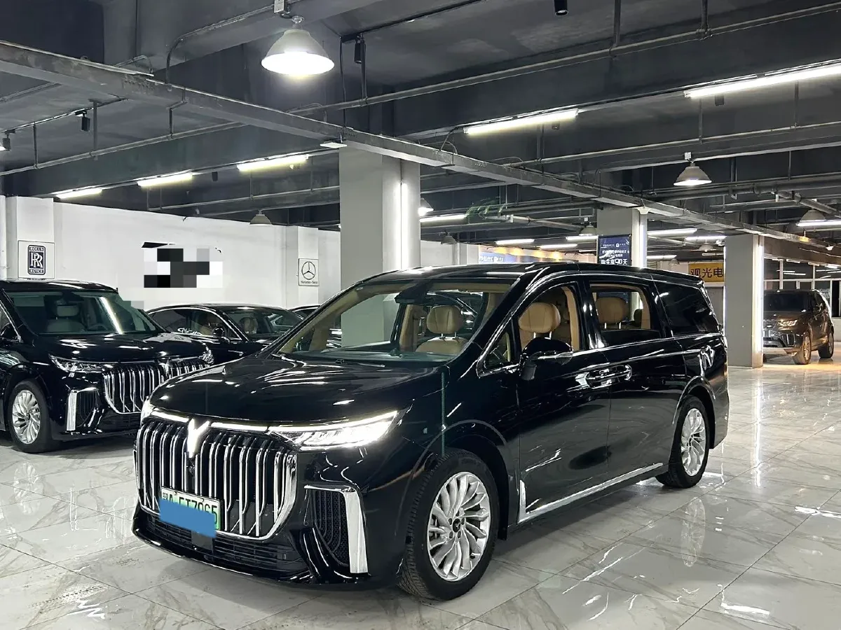 2024 Voyah Dream 1.5T 150HP L4 PHEV 43KWH,autocango,china used car exporter,china ev exporter,chinese used car exporter,chinese used ev exporter