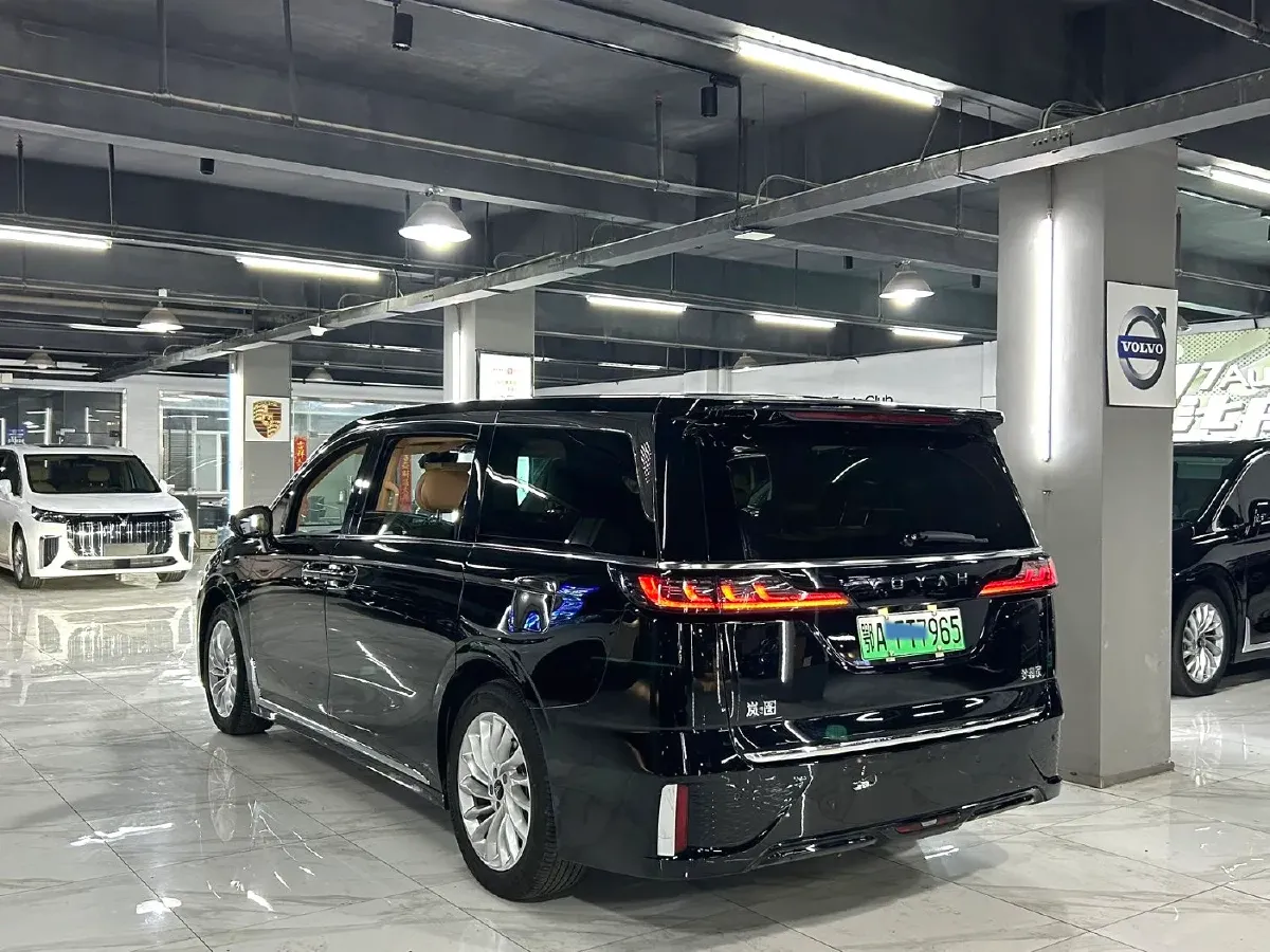 2024 Voyah Dream 1.5T 150HP L4 PHEV 43KWH,autocango,china used car exporter,china ev exporter,chinese used car exporter,chinese used ev exporter