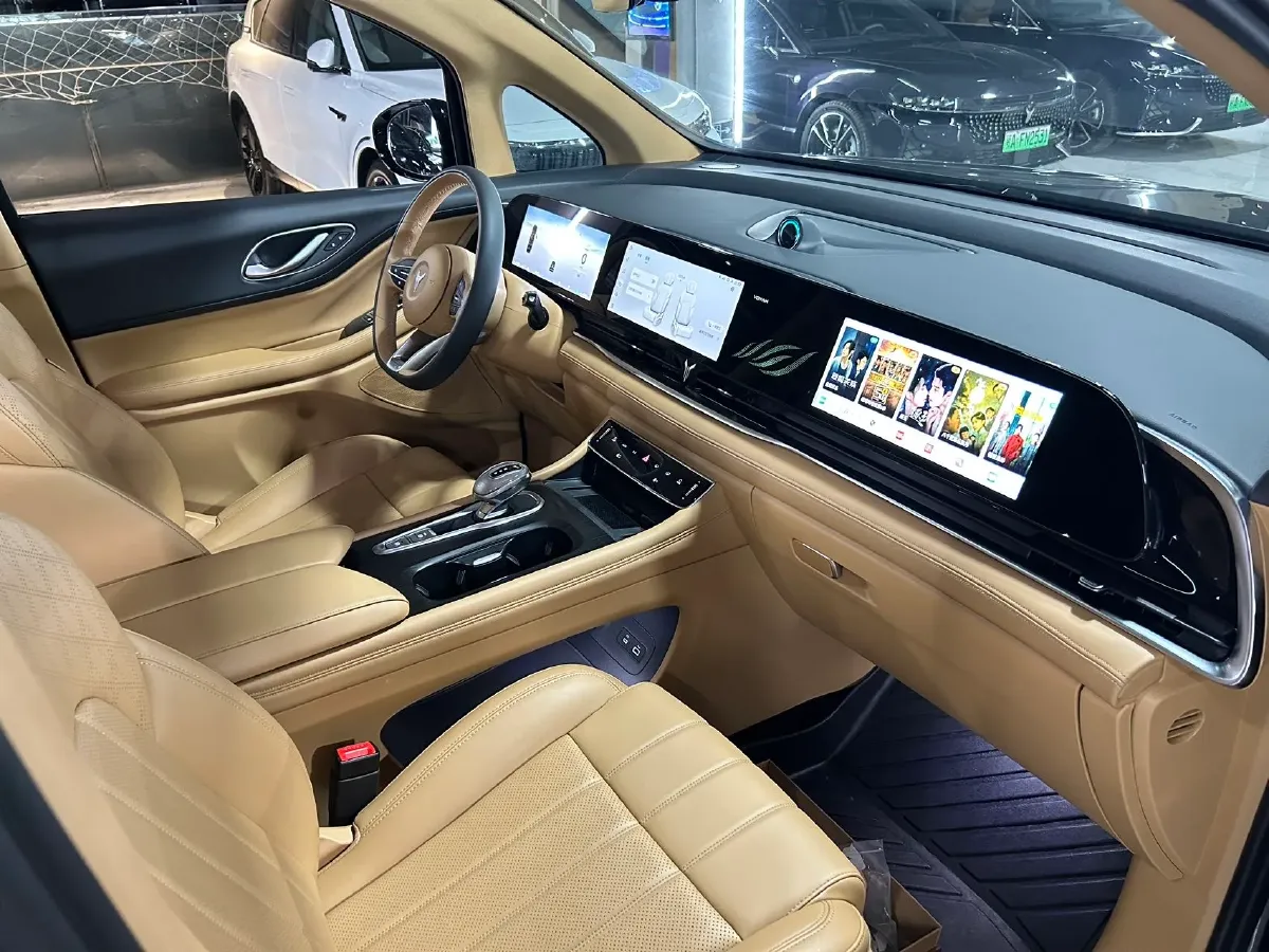 2024 Voyah Dream 1.5T 150HP L4 PHEV 43KWH,autocango,china used car exporter,china ev exporter,chinese used car exporter,chinese used ev exporter