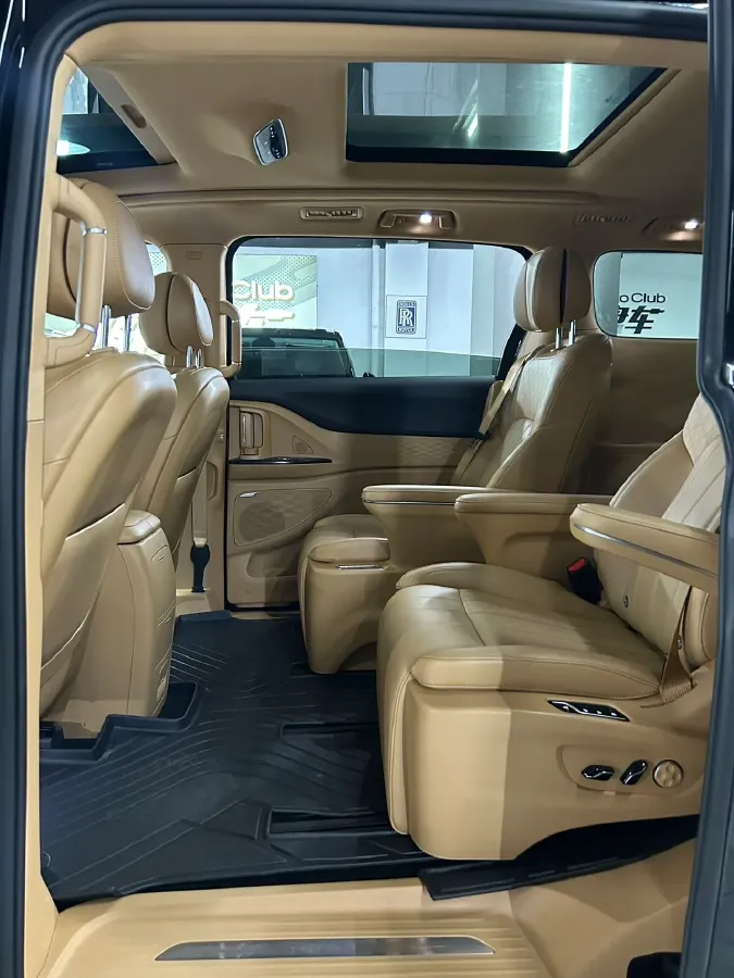 2024 Voyah Dream 1.5T 150HP L4 PHEV 43KWH,autocango,china used car exporter,china ev exporter,chinese used car exporter,chinese used ev exporter