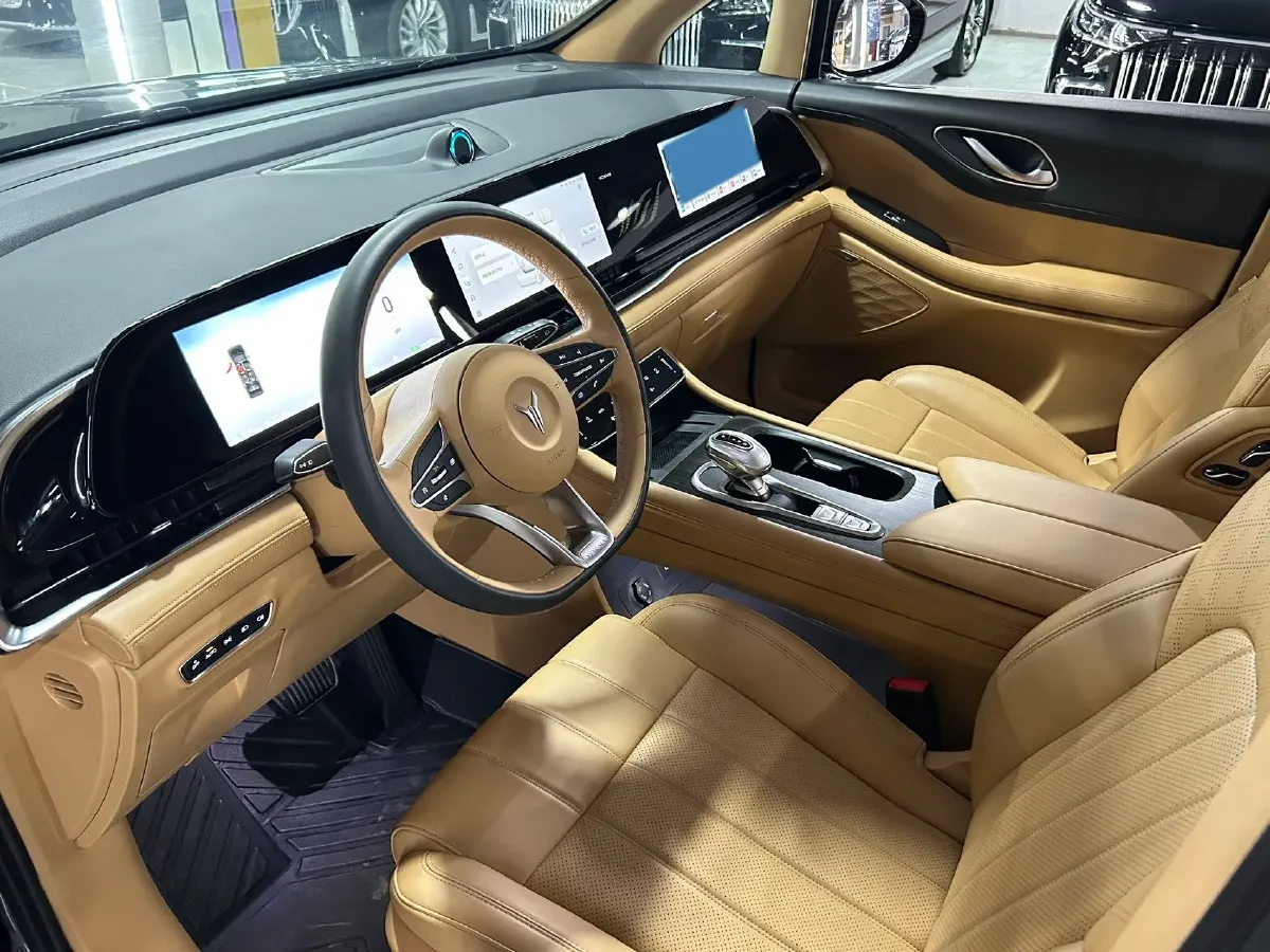 2024 Voyah Dream 1.5T 150HP L4 PHEV 43KWH,autocango,china used car exporter,china ev exporter,chinese used car exporter,chinese used ev exporter