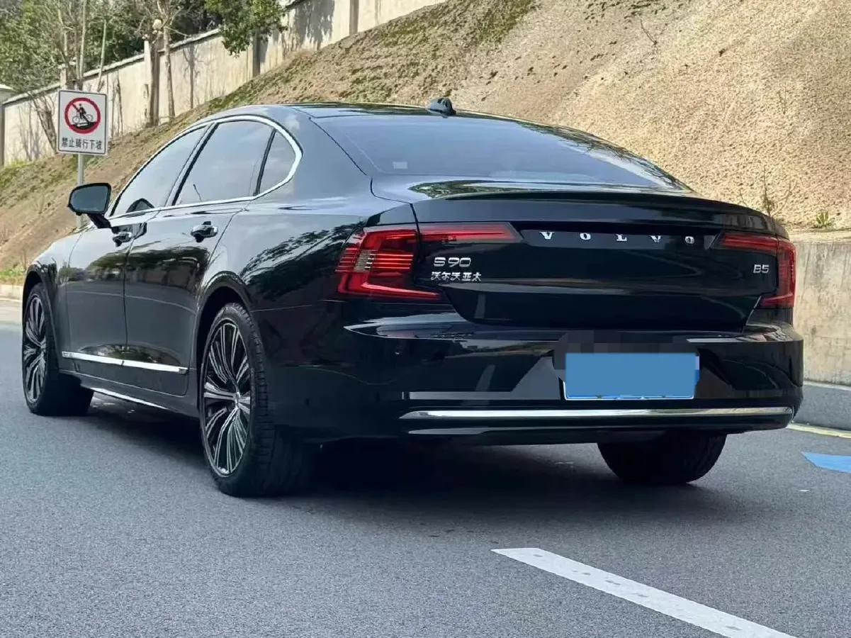 2022 Volvo S90 2.0T 250HP L4 8AT,autocango,china used car exporter,china ev exporter,chinese used car exporter,chinese used ev exporter