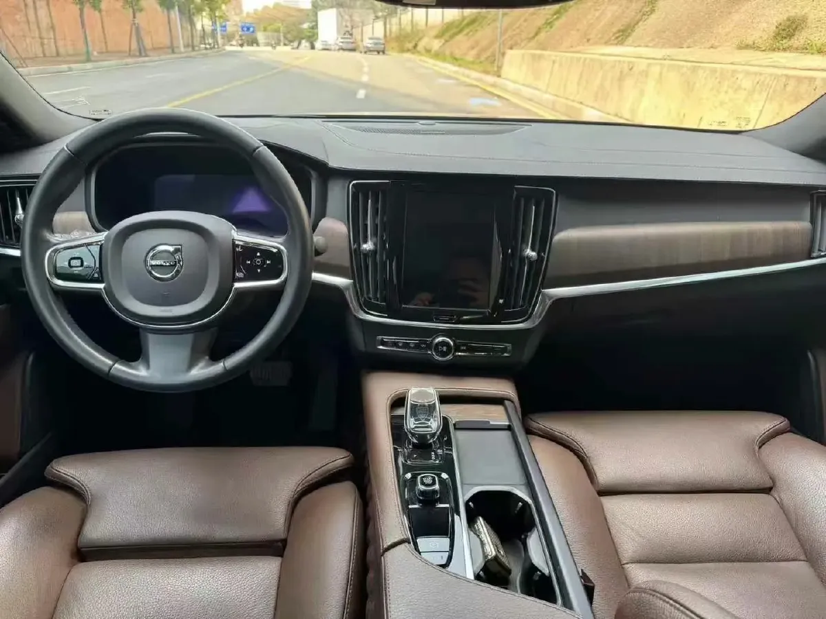 2022 Volvo S90 2.0T 250HP L4 8AT,autocango,china used car exporter,china ev exporter,chinese used car exporter,chinese used ev exporter