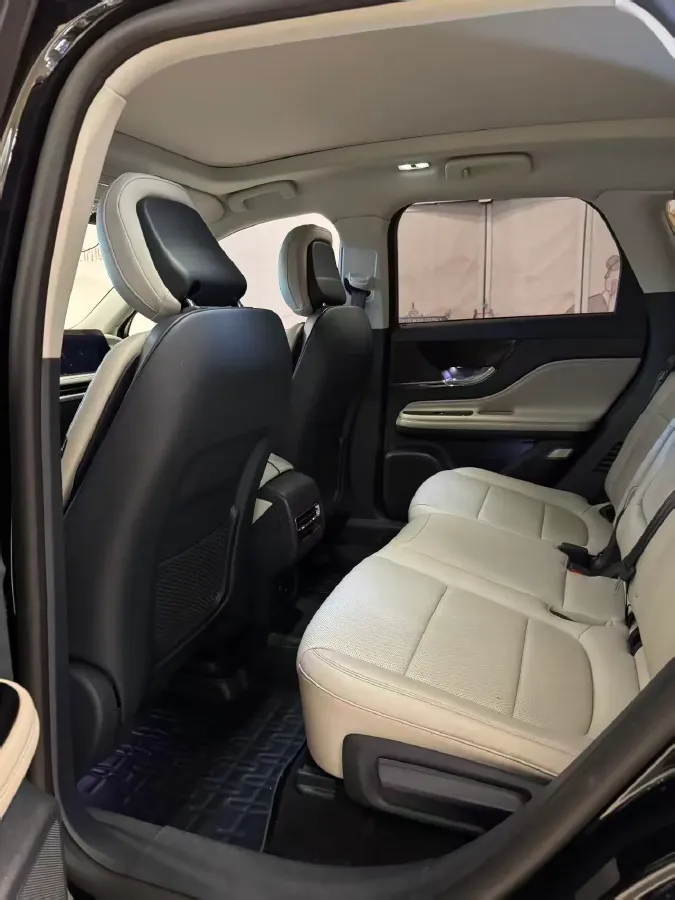 2023 Lincoln Corsair 2.0T 261HP L4 8AT,autocango,china used car exporter,china ev exporter,chinese used car exporter,chinese used ev exporter