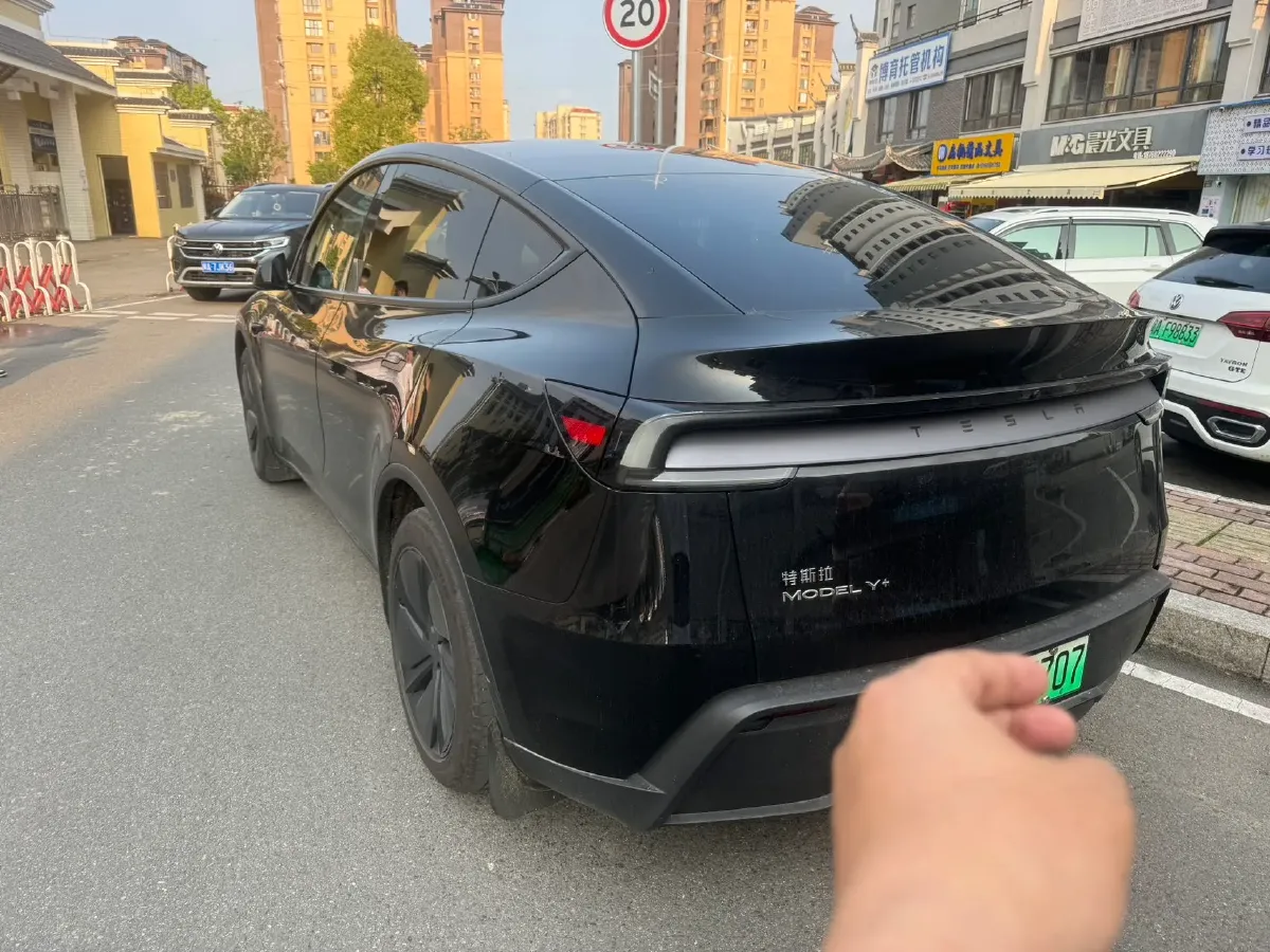 2025 Tesla Model Y BEV 62.5KWH,autocango,china used car exporter,china ev exporter,chinese used car exporter,chinese used ev exporter