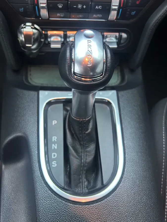 2020 Ford Mustang 2.3T 299HP L4 10AT,autocango,china used car exporter,china ev exporter,chinese used car exporter,chinese used ev exporter