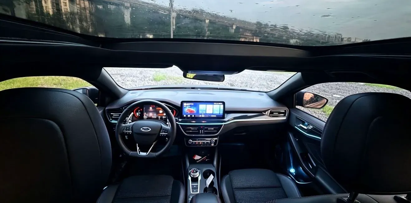 2021 Ford Focus 1.5T 174HP L3 8AT,autocango,china used car exporter,china ev exporter,chinese used car exporter,chinese used ev exporter