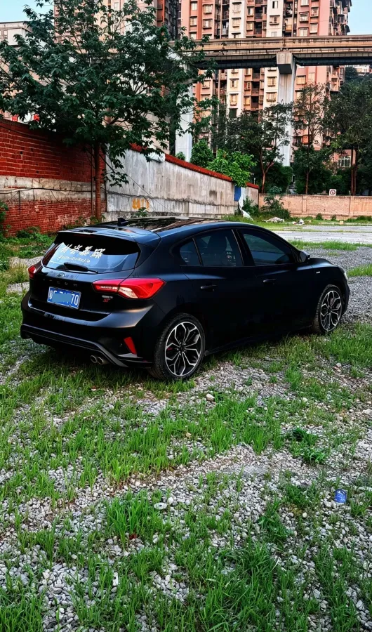 2021 Ford Focus 1.5T 174HP L3 8AT,autocango,china used car exporter,china ev exporter,chinese used car exporter,chinese used ev exporter