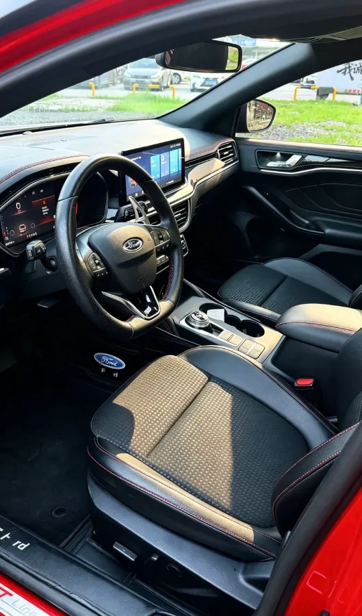 2021 Ford Focus 1.5T 174HP L3 8AT,autocango,china used car exporter,china ev exporter,chinese used car exporter,chinese used ev exporter