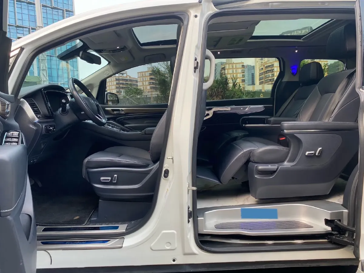 2021 GAC Trumpchi M8 2.0T 252HP L4 8AT,autocango,china used car exporter,china ev exporter,chinese used car exporter,chinese used ev exporter