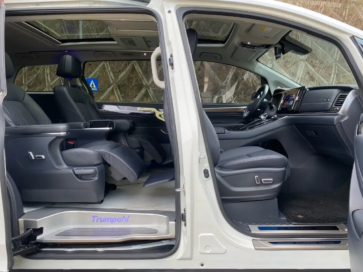 2021 GAC Trumpchi M8 2.0T 252HP L4 8AT,autocango,china used car exporter,china ev exporter,chinese used car exporter,chinese used ev exporter