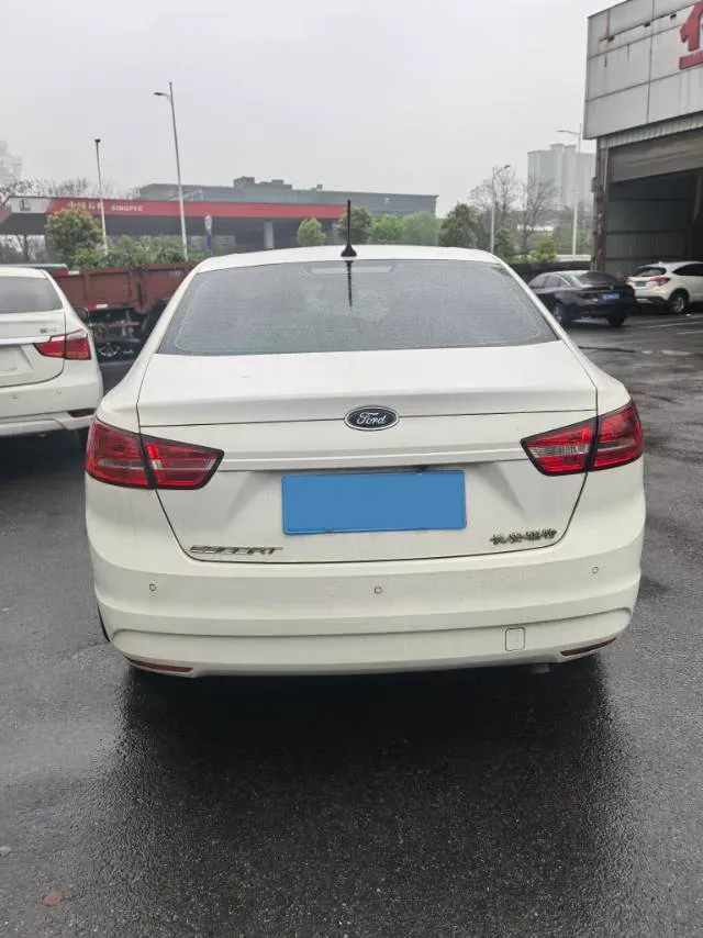 2017 Ford Escort 1.5L 113HP L4 6AT,autocango,china used car exporter,china ev exporter,chinese used car exporter,chinese used ev exporter