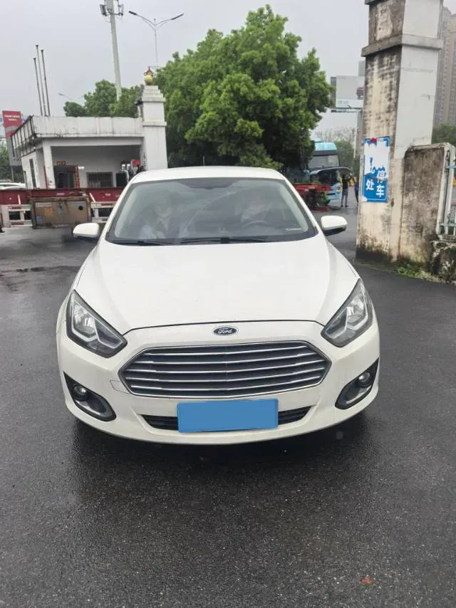 2017 Ford Escort 1.5L 113HP L4 6AT,autocango,china used car exporter,china ev exporter,chinese used car exporter,chinese used ev exporter