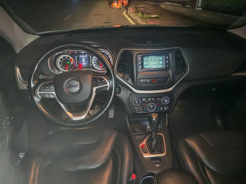 2017 Jeep Cherokee 2.4L 175HP L4 9AT,autocango,china used car exporter,china ev exporter,chinese used car exporter,chinese used ev exporter