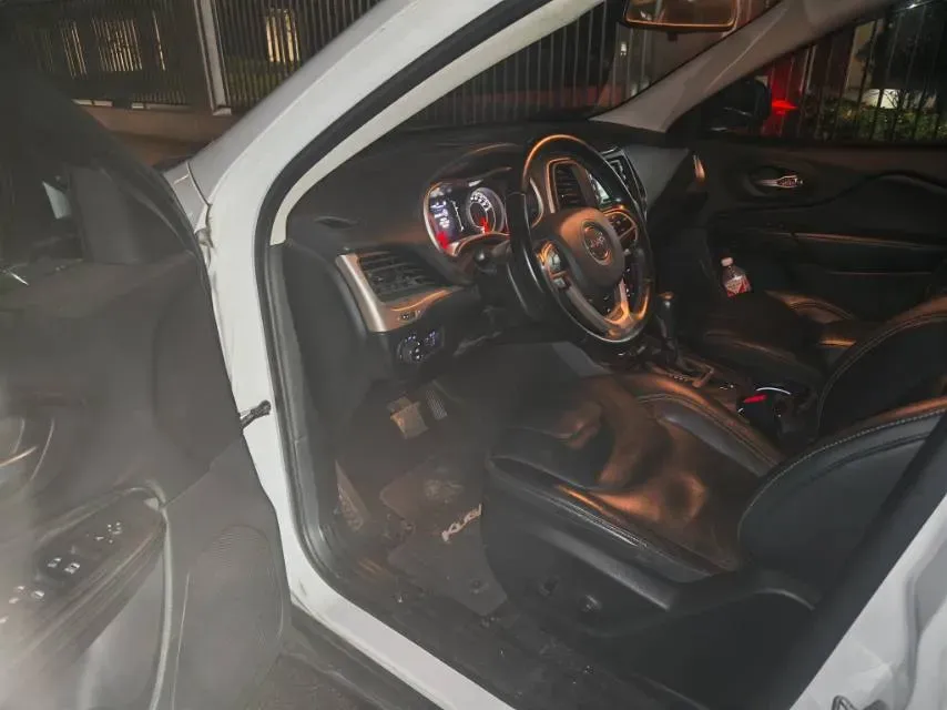 2017 Jeep Cherokee 2.4L 175HP L4 9AT,autocango,china used car exporter,china ev exporter,chinese used car exporter,chinese used ev exporter