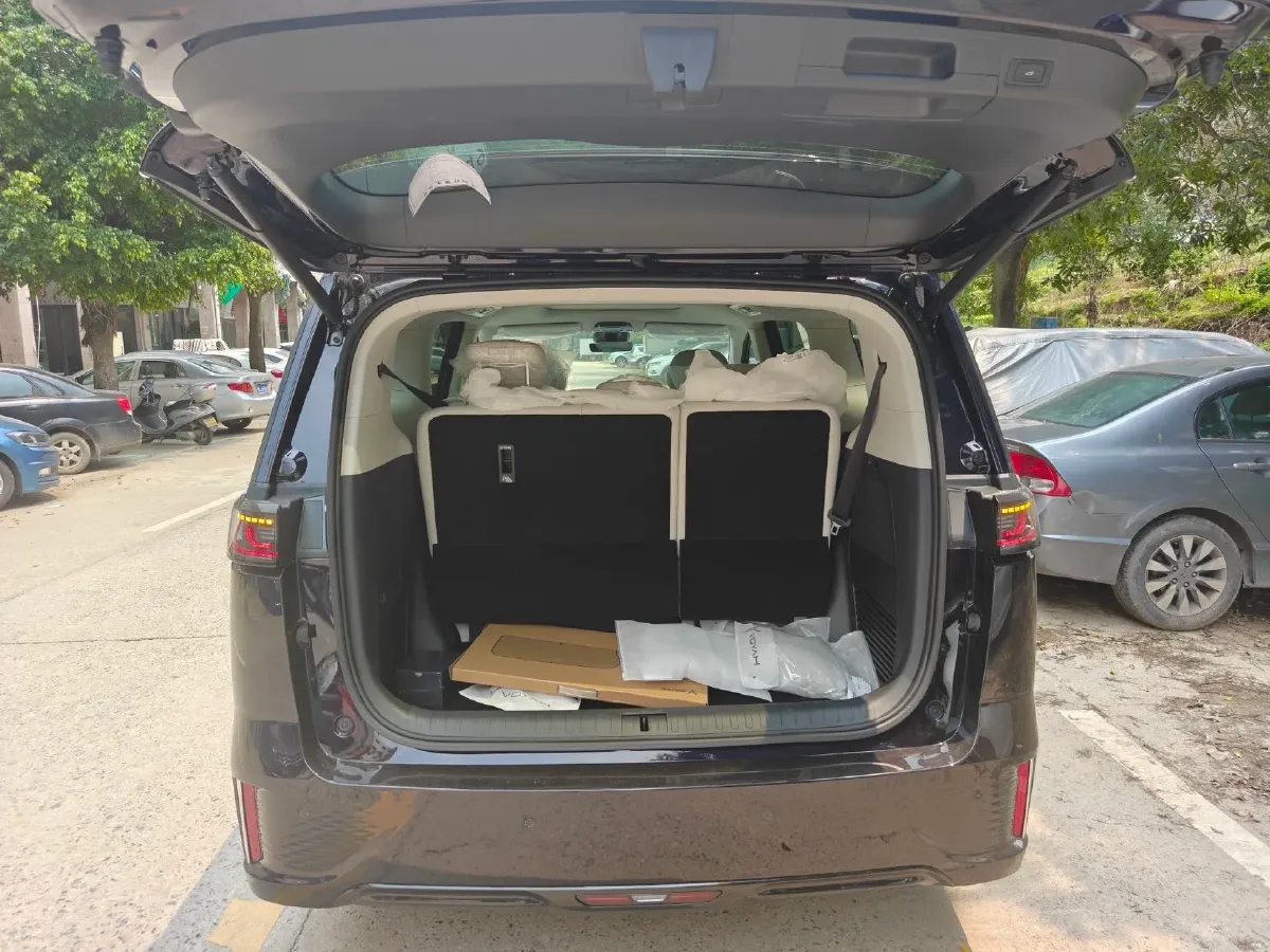 2026 Voyah Dream 1.5T 150HP L4 PHEV,autocango,china used car exporter,china ev exporter,chinese used car exporter,chinese used ev exporter