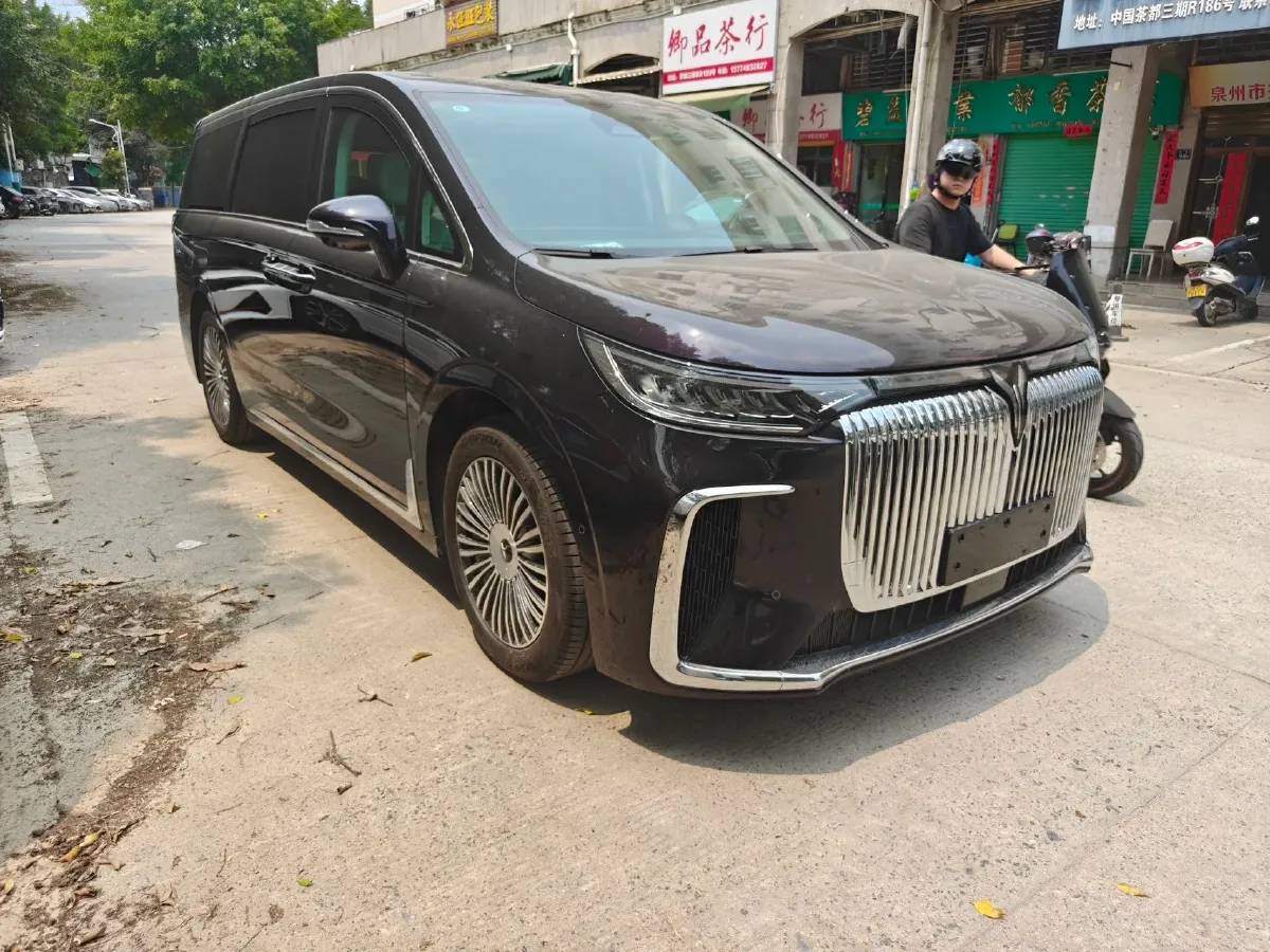 2026 Voyah Dream 1.5T 150HP L4 PHEV,autocango,china used car exporter,china ev exporter,chinese used car exporter,chinese used ev exporter