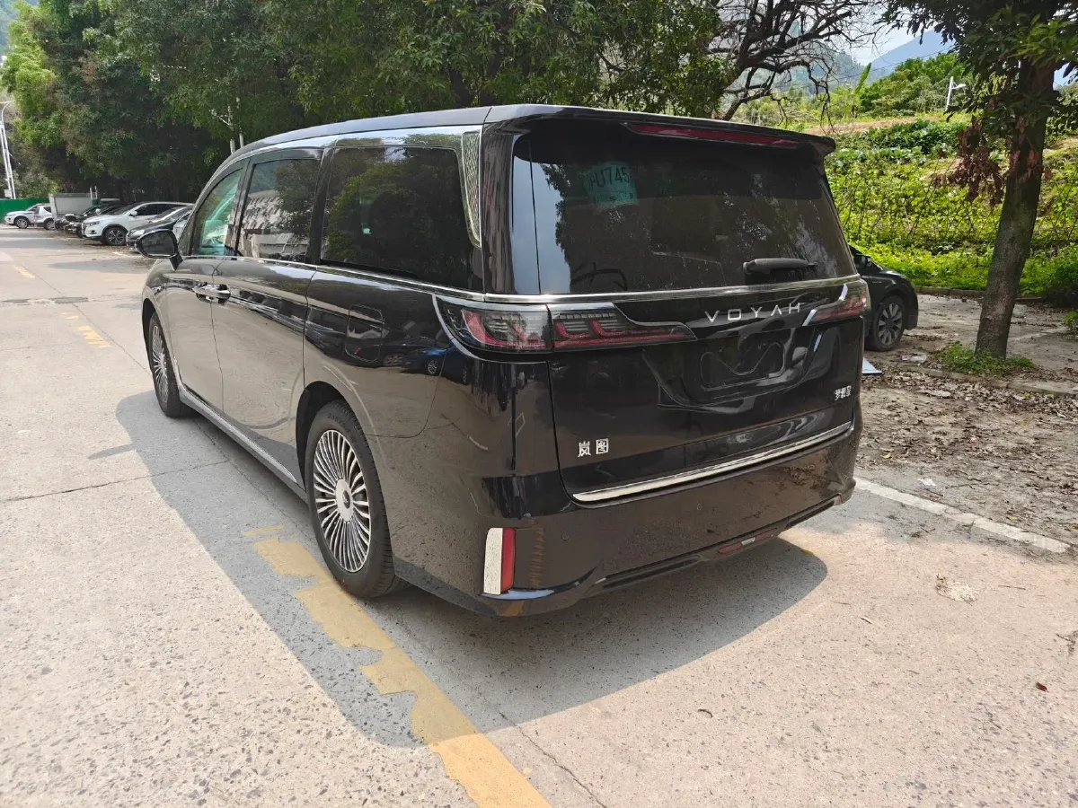 2026 Voyah Dream 1.5T 150HP L4 PHEV,autocango,china used car exporter,china ev exporter,chinese used car exporter,chinese used ev exporter