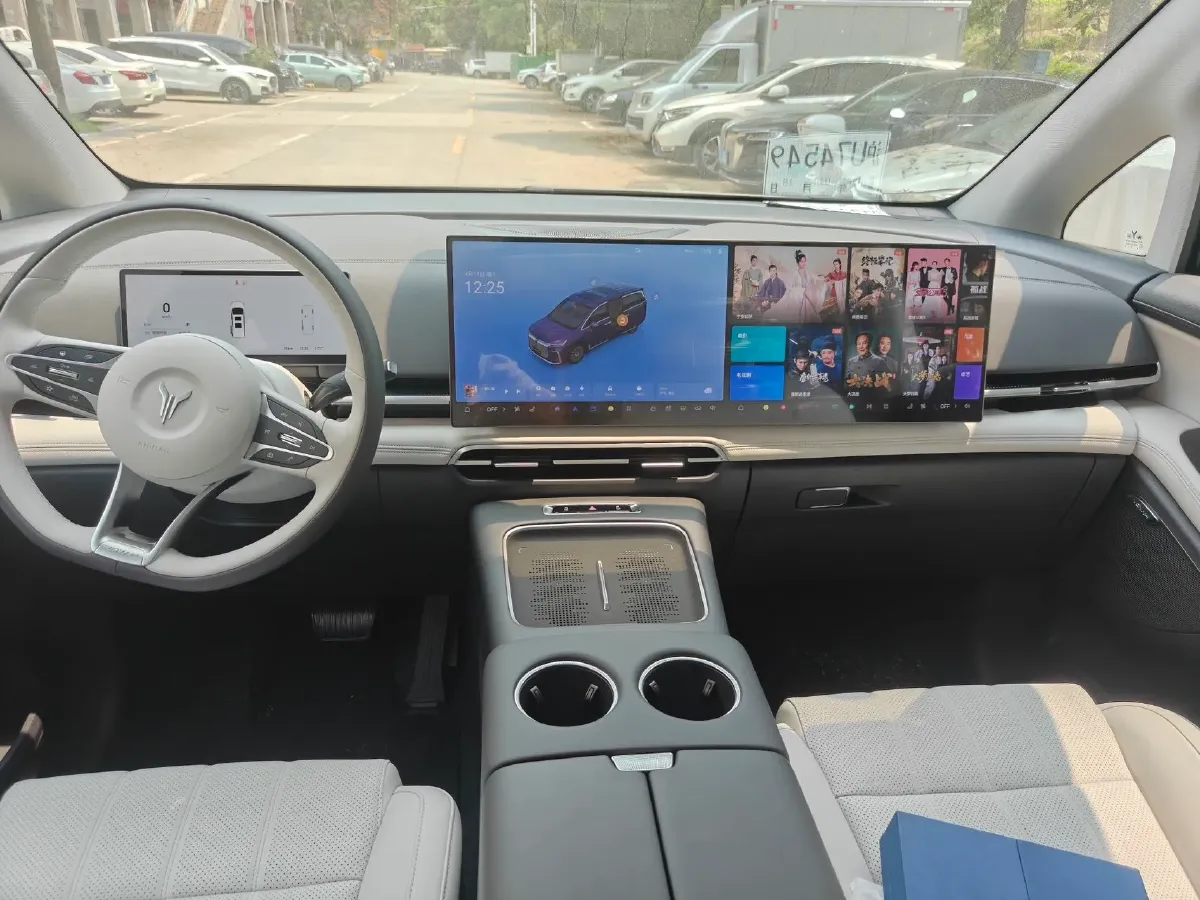 2026 Voyah Dream 1.5T 150HP L4 PHEV,autocango,china used car exporter,china ev exporter,chinese used car exporter,chinese used ev exporter