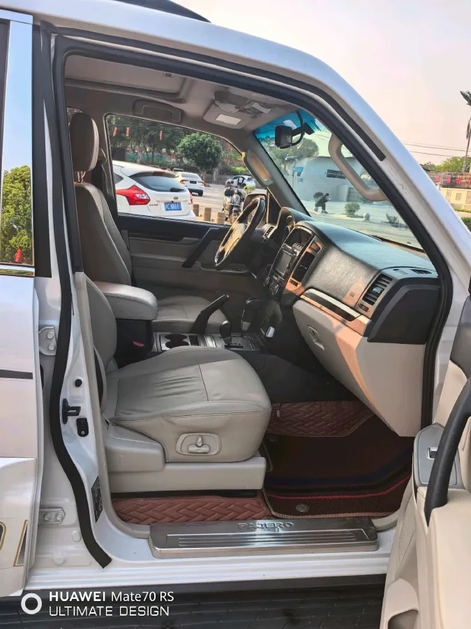 2018 Mitsubishi Pajero 3.0L 174HP V6 5AT,autocango,china used car exporter,china ev exporter,chinese used car exporter,chinese used ev exporter