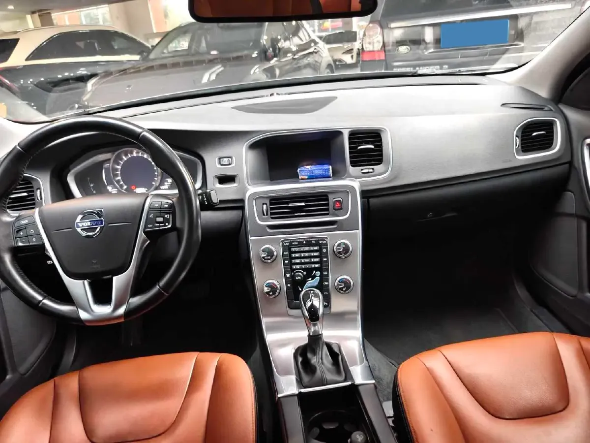 2018 Volvo S60 2.0T 190HP L4 6AT,autocango,china used car exporter,china ev exporter,chinese used car exporter,chinese used ev exporter