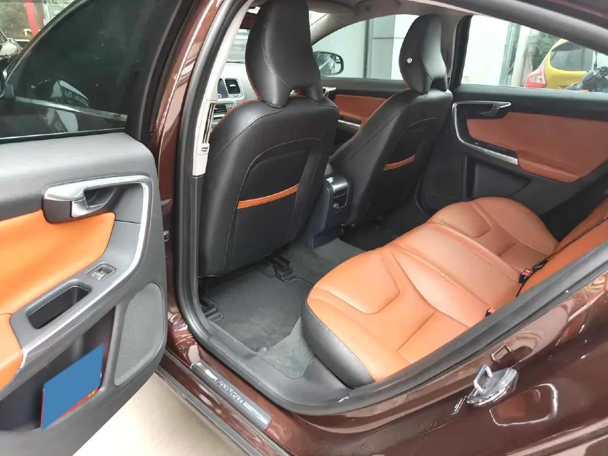 2018 Volvo S60 2.0T 190HP L4 6AT,autocango,china used car exporter,china ev exporter,chinese used car exporter,chinese used ev exporter