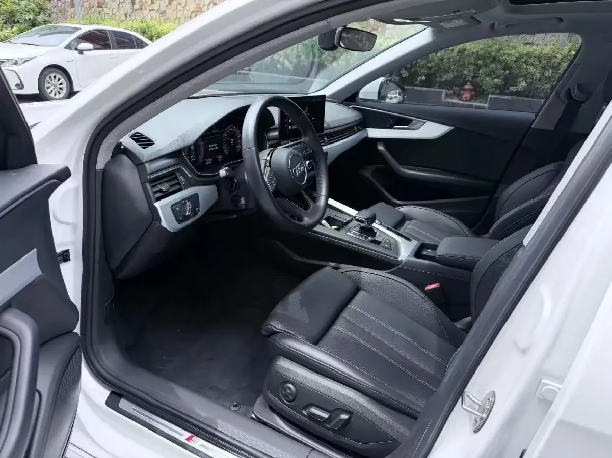 2022 Audi A4L 2.0T 190HP L4 7DCT,autocango,china used car exporter,china ev exporter,chinese used car exporter,chinese used ev exporter