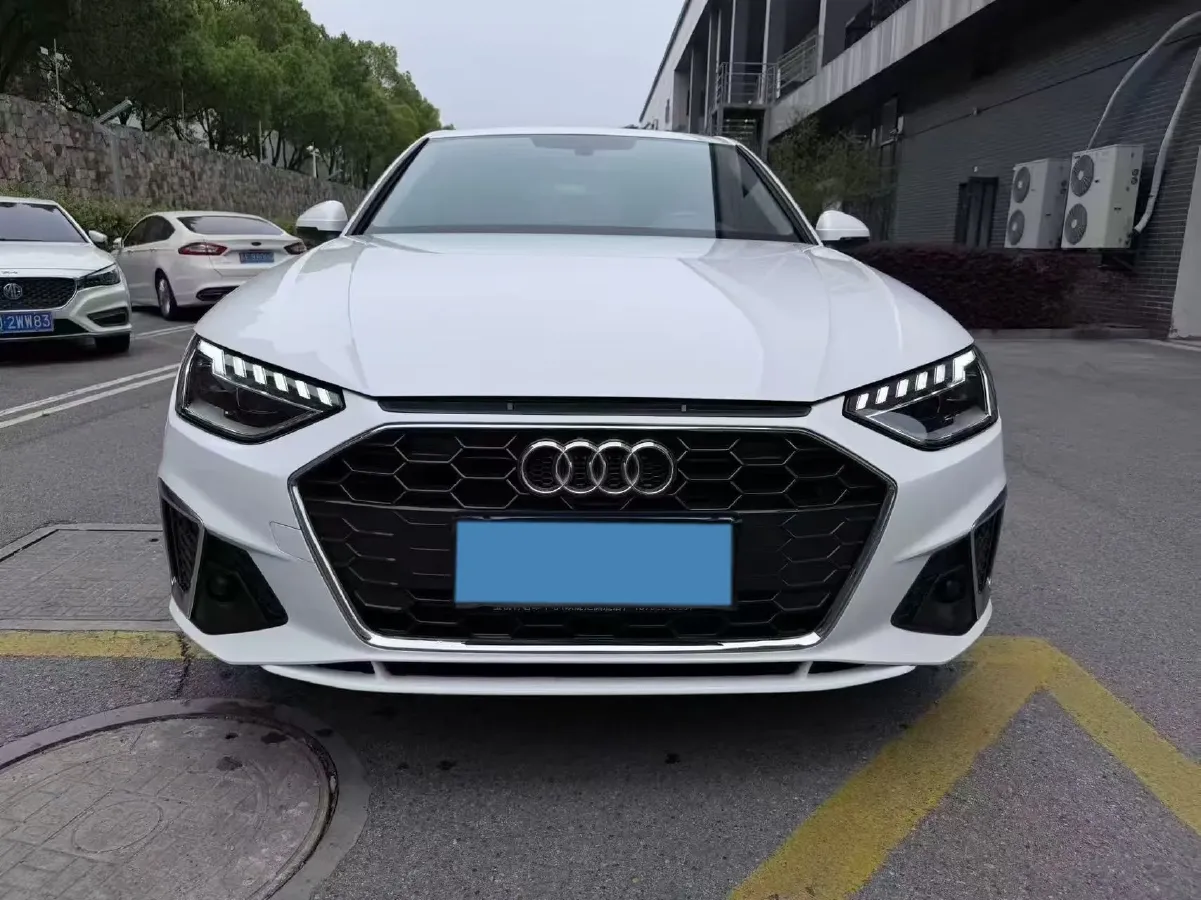 2022 Audi A4L 2.0T 190HP L4 7DCT,autocango,china used car exporter,china ev exporter,chinese used car exporter,chinese used ev exporter