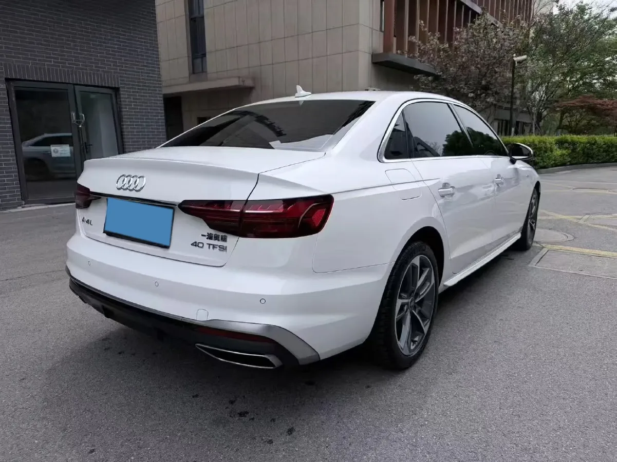 2022 Audi A4L 2.0T 190HP L4 7DCT,autocango,china used car exporter,china ev exporter,chinese used car exporter,chinese used ev exporter