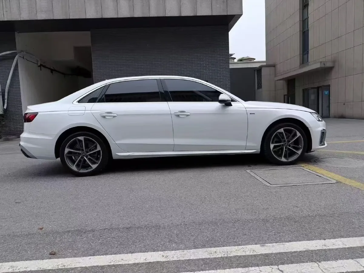 2022 Audi A4L 2.0T 190HP L4 7DCT,autocango,china used car exporter,china ev exporter,chinese used car exporter,chinese used ev exporter