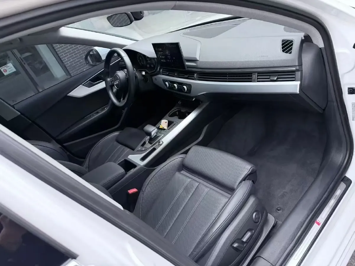 2022 Audi A4L 2.0T 190HP L4 7DCT,autocango,china used car exporter,china ev exporter,chinese used car exporter,chinese used ev exporter