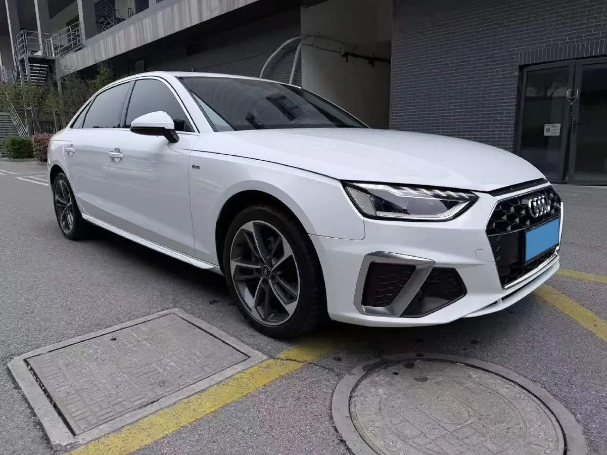2022 Audi A4L 2.0T 190HP L4 7DCT,autocango,china used car exporter,china ev exporter,chinese used car exporter,chinese used ev exporter
