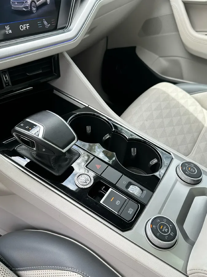 2019 Volkswagen Touareg 3.0T 340HP V6 8AT,autocango,china used car exporter,china ev exporter,chinese used car exporter,chinese used ev exporter