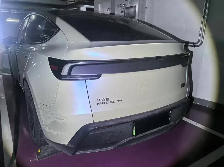 2025 Tesla Model Y BEV 78.4KWH,autocango,china used car exporter,china ev exporter,chinese used car exporter,chinese used ev exporter