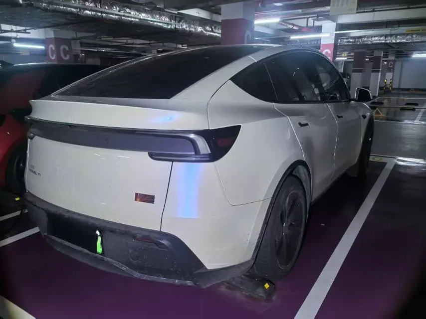2025 Tesla Model Y BEV 78.4KWH,autocango,china used car exporter,china ev exporter,chinese used car exporter,chinese used ev exporter
