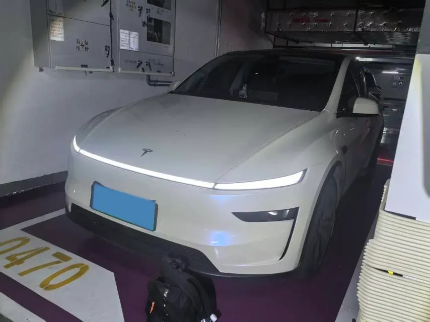 2025 Tesla Model Y BEV 78.4KWH,autocango,china used car exporter,china ev exporter,chinese used car exporter,chinese used ev exporter