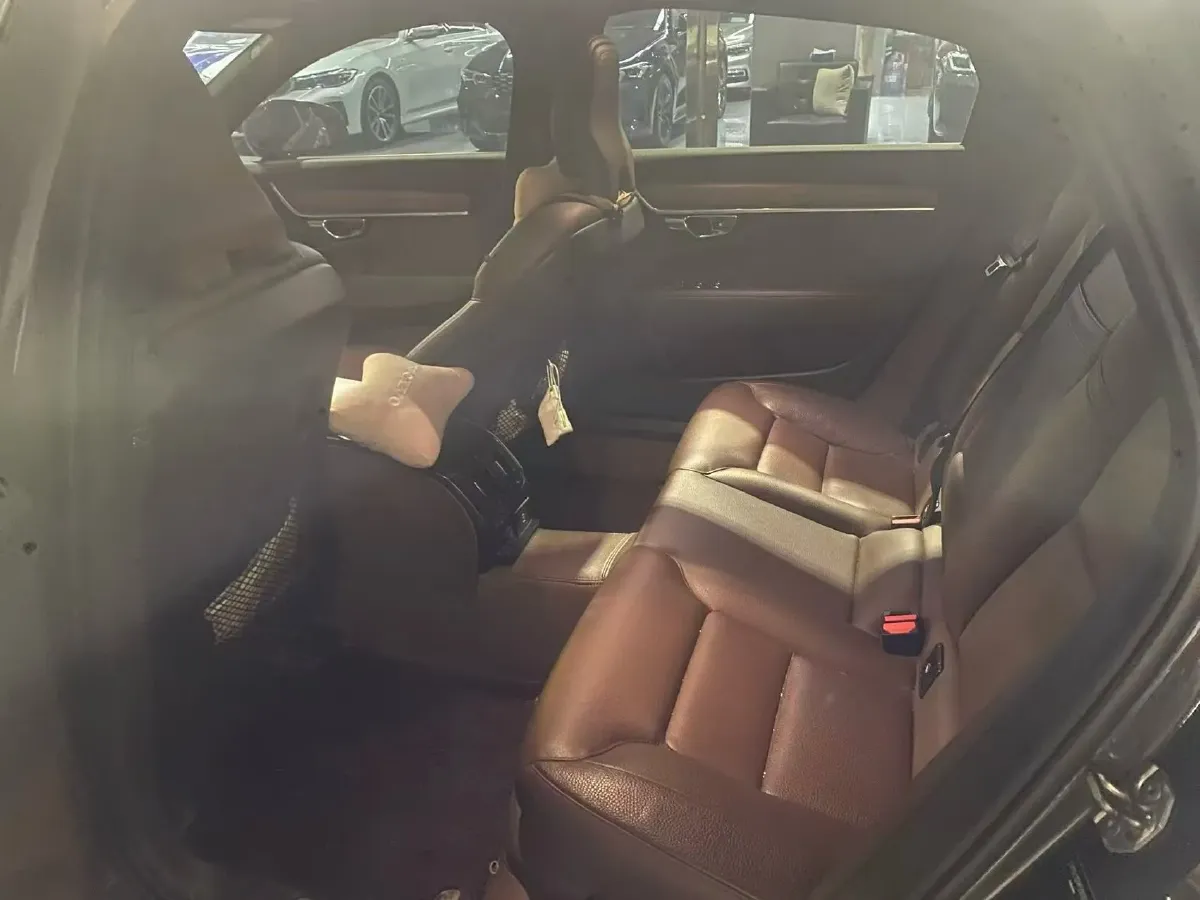 2021 Volvo S90 2.0T 250HP L4 8AT,autocango,china used car exporter,china ev exporter,chinese used car exporter,chinese used ev exporter