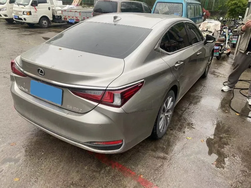 2020 Lexus ES 2.5L 207HP L4 8AT,autocango,china used car exporter,china ev exporter,chinese used car exporter,chinese used ev exporter