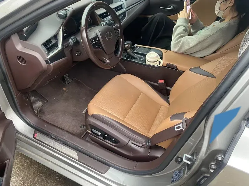 2020 Lexus ES 2.5L 207HP L4 8AT,autocango,china used car exporter,china ev exporter,chinese used car exporter,chinese used ev exporter