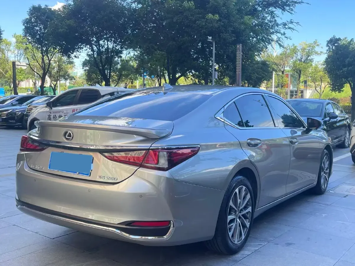2022 Lexus ES 2.0L 173HP L4 CVT,autocango,china used car exporter,china ev exporter,chinese used car exporter,chinese used ev exporter