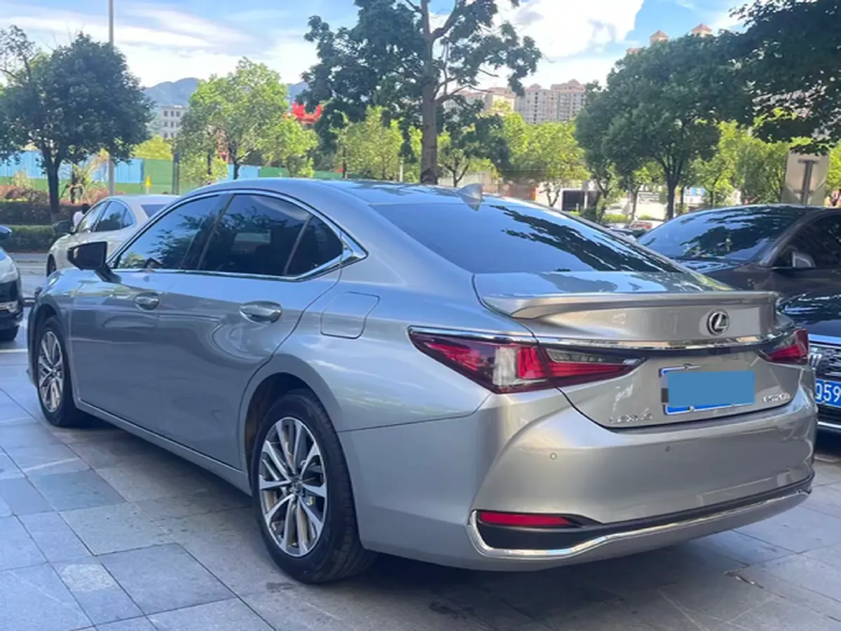 2022 Lexus ES 2.0L 173HP L4 CVT,autocango,china used car exporter,china ev exporter,chinese used car exporter,chinese used ev exporter